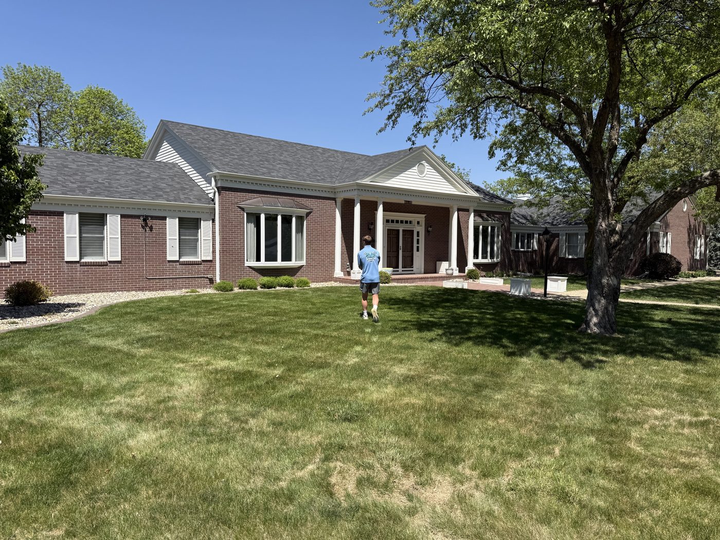 Large brick Sioux Falls estate with clean windows